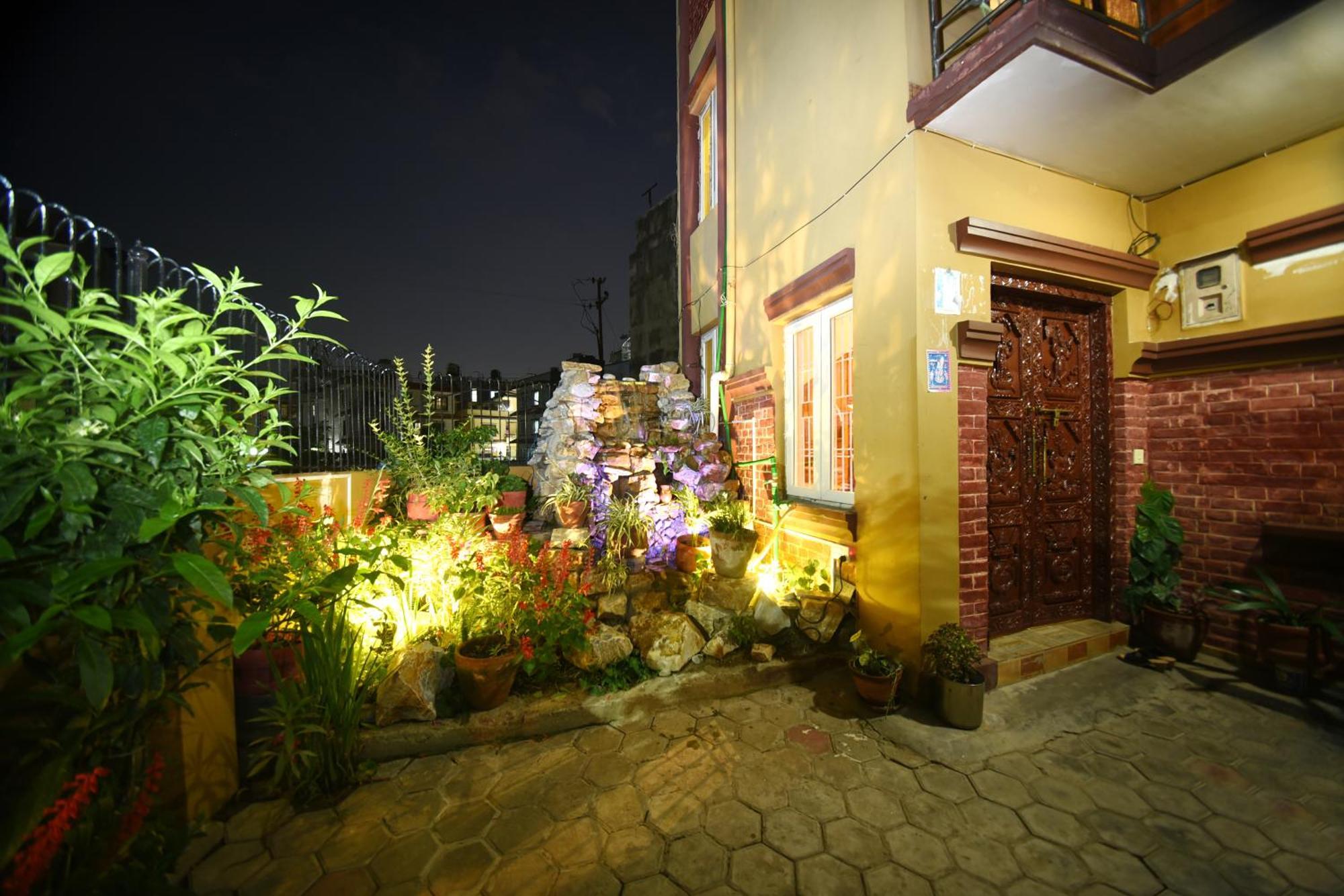 Mums Homestay & Studio Apartments Kathmandu Exterior photo